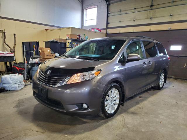 2013 Toyota Sienna XLE/FWD/7 PASSENGER/ DUAL FRONT IMPACT AIRBAGS