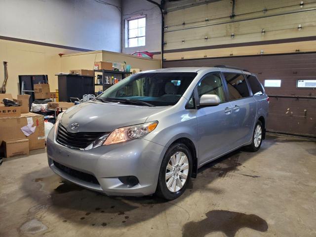 2013 Toyota Sienna LE/AWD/BACK UP CAM