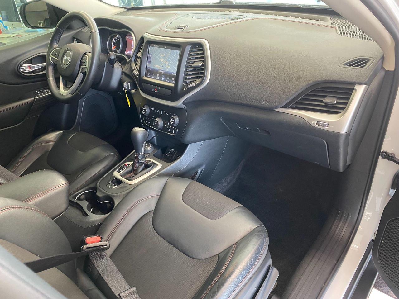 2015 Jeep Cherokee Trailhawk 4x4 V6+GPS+Camera+Bluetooth+CLEAN CARFAX - Photo #21