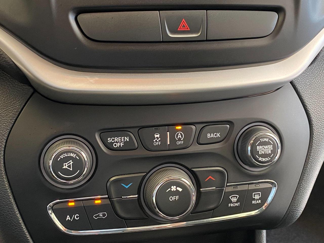 2015 Jeep Cherokee Trailhawk 4x4 V6+GPS+Camera+Bluetooth+CLEAN CARFAX - Photo #34