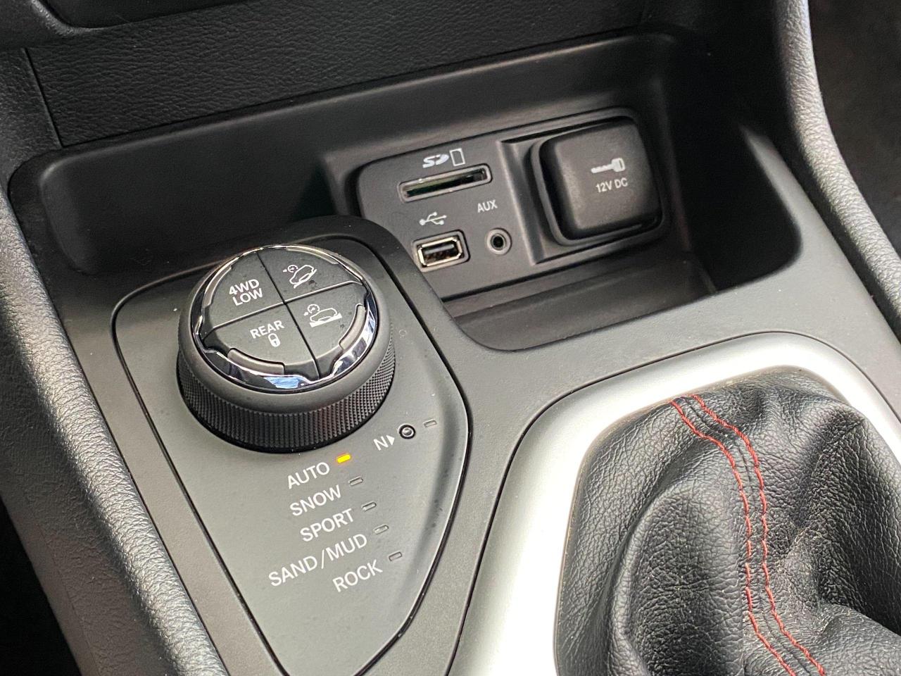 2015 Jeep Cherokee Trailhawk 4x4 V6+GPS+Camera+Bluetooth+CLEAN CARFAX - Photo #36