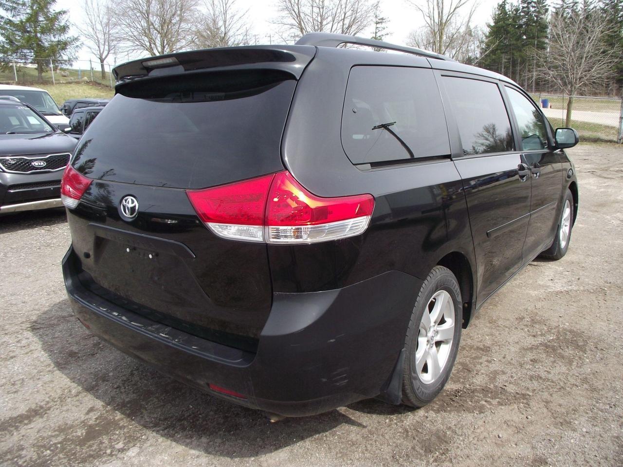 2013 Toyota Sienna  Photo2