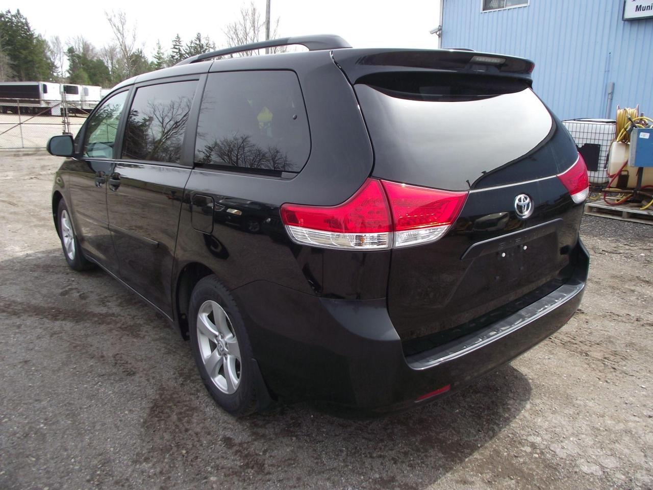 2013 Toyota Sienna  Photo3