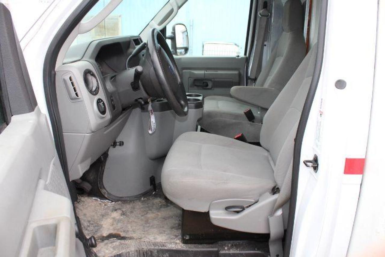 2017 Ford Econoline E 350 Super Duty Cutaway Van Photo4