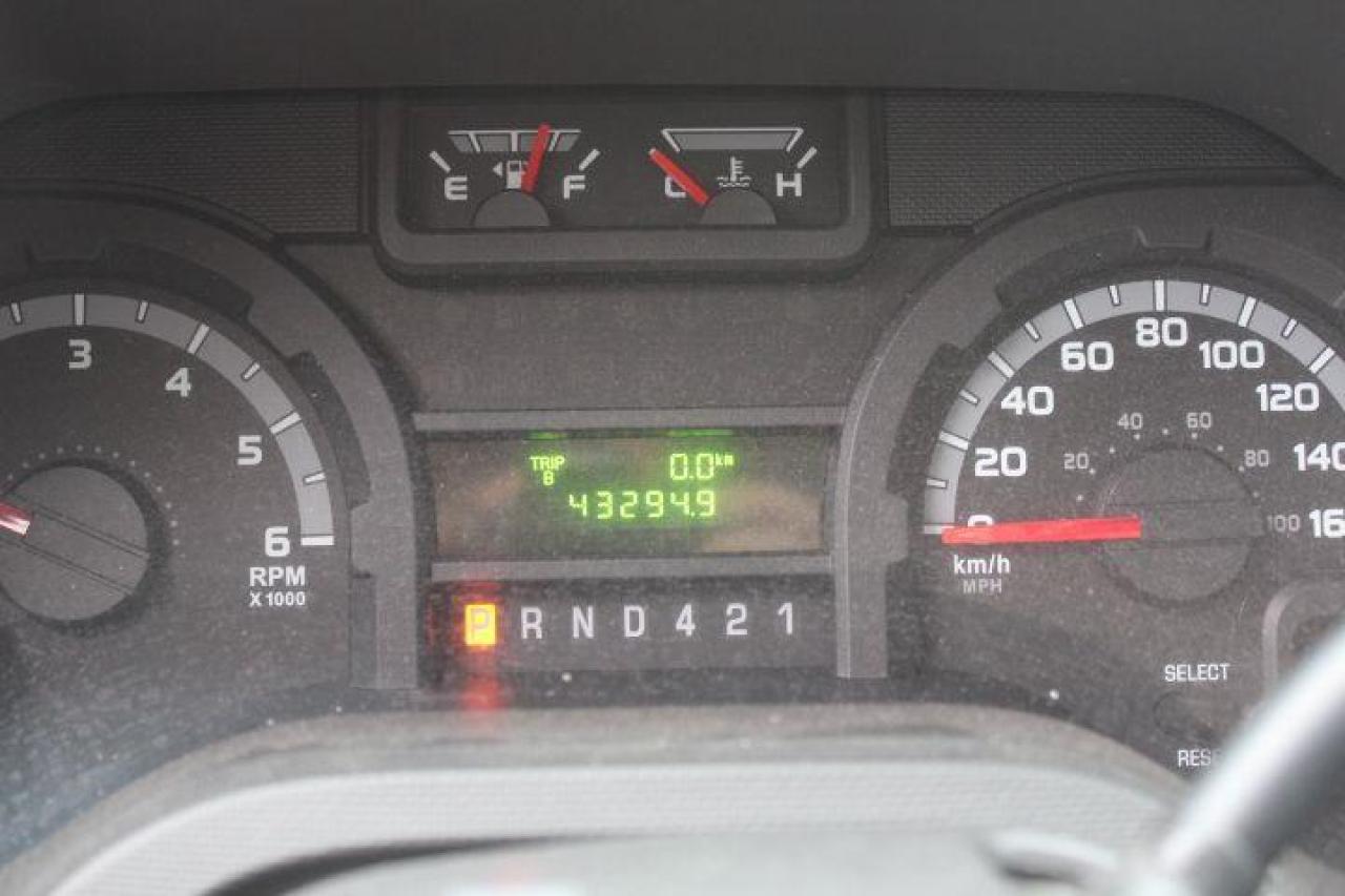 2017 Ford Econoline E 350 Super Duty Cutaway Van Photo