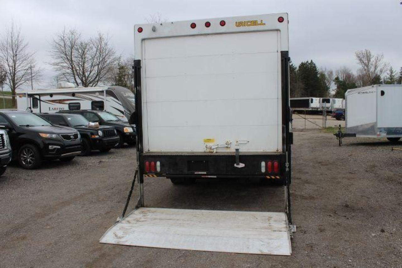 2017 Ford Econoline E 350 Super Duty Cutaway Van Photo