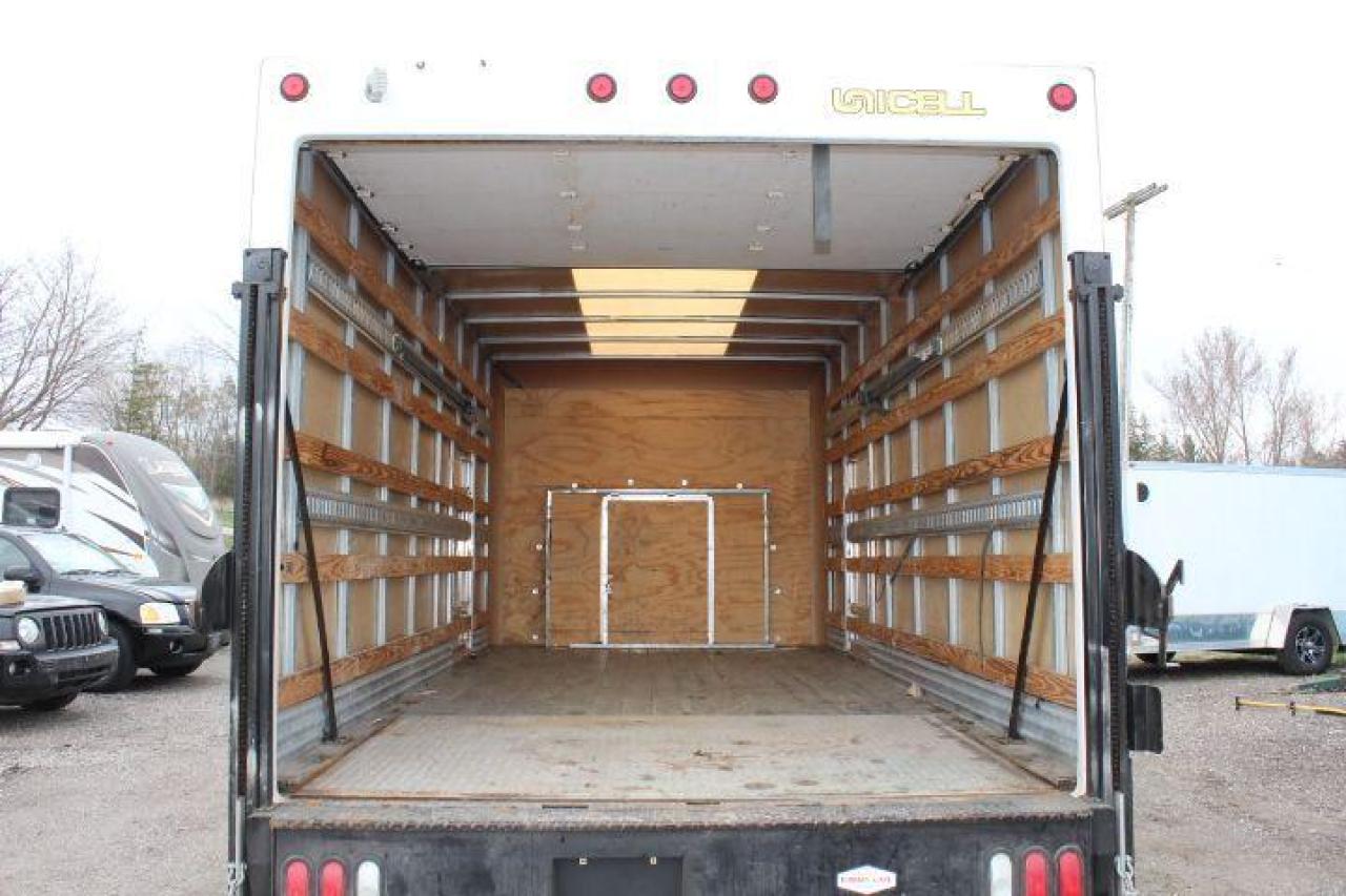 2017 Ford Econoline E 350 Super Duty Cutaway Van Photo