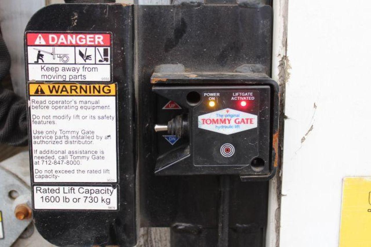 2017 Ford Econoline E 350 Super Duty Cutaway Van Photo