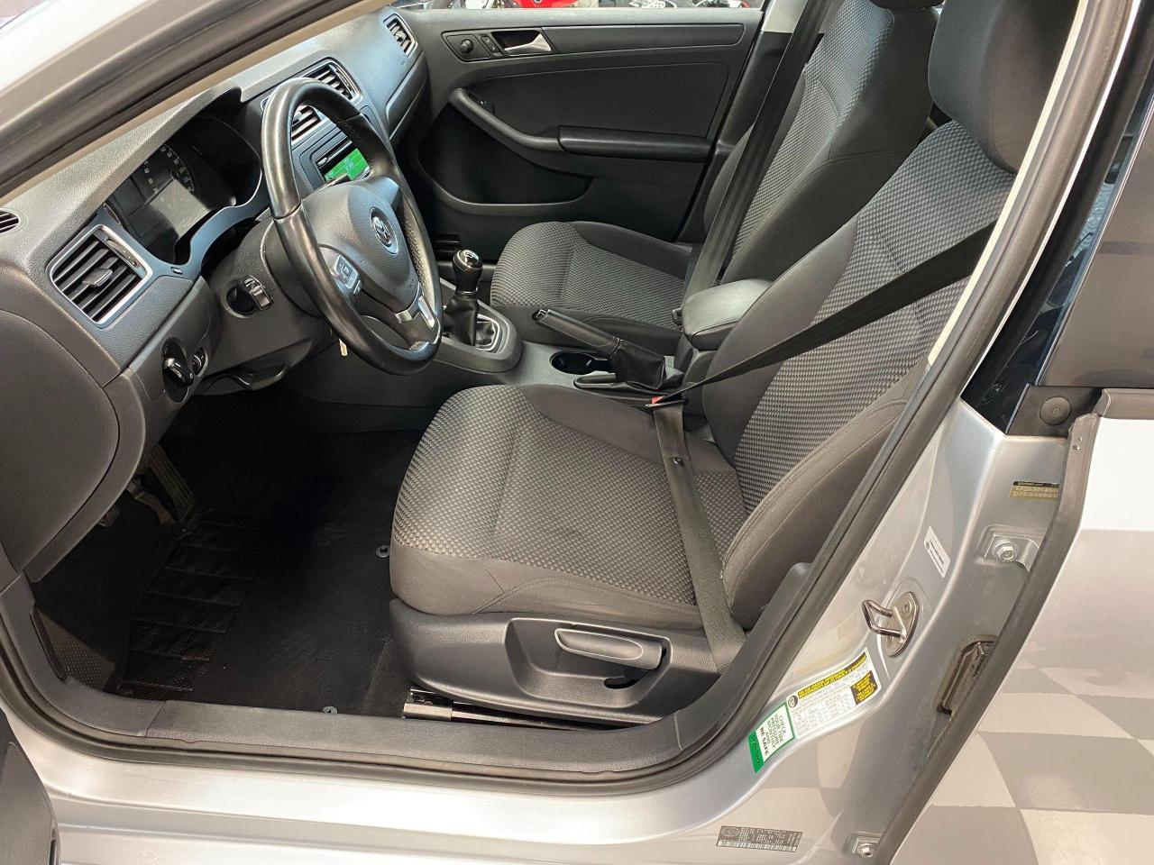 2013 Volkswagen Jetta Trendline+A/C+Heated Seats+New Brakes+CLEAN CARFAX - Photo #18