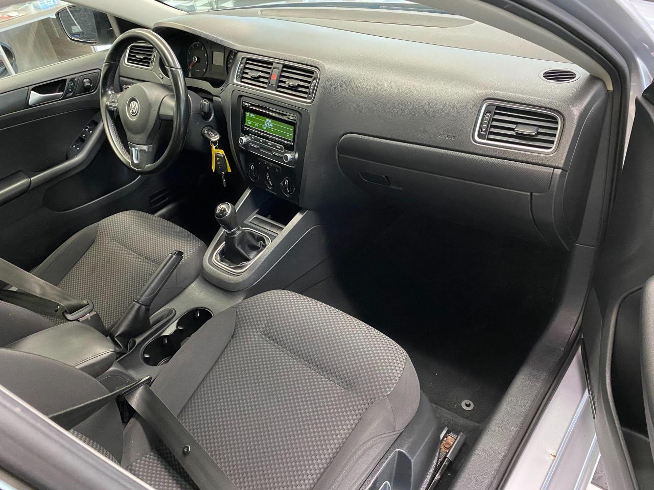 2013 Volkswagen Jetta Trendline+A/C+Heated Seats+New Brakes+CLEAN CARFAX Photo20