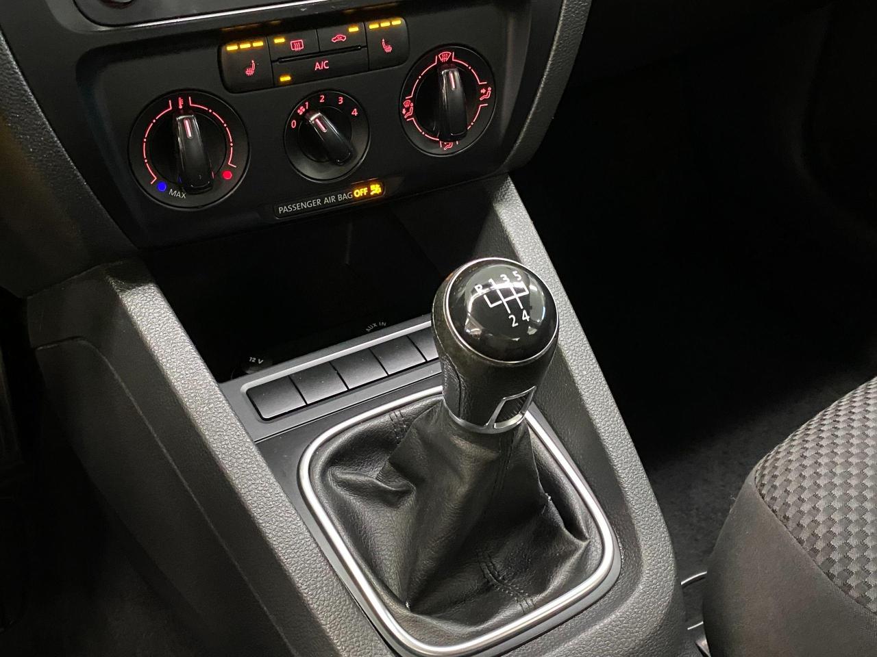 2013 Volkswagen Jetta Trendline+A/C+Heated Seats+New Brakes+CLEAN CARFAX - Photo #29