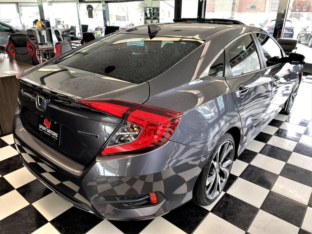 2019 Honda Civic Touring+Leather+Roof+WirelessCharging+CLEAN CARFAX Photo4
