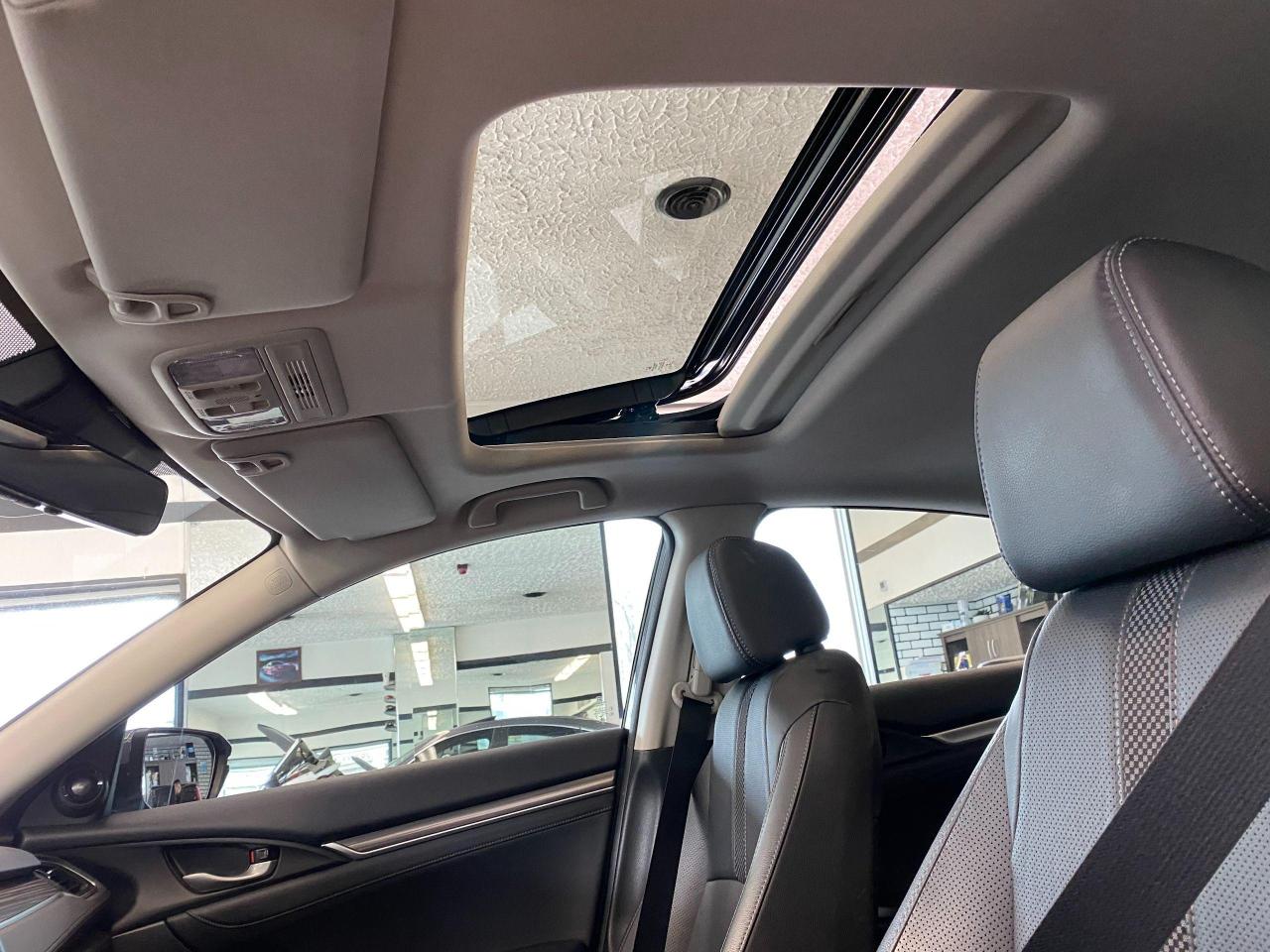 2019 Honda Civic Touring+Leather+Roof+WirelessCharging+CLEAN CARFAX - Photo #28