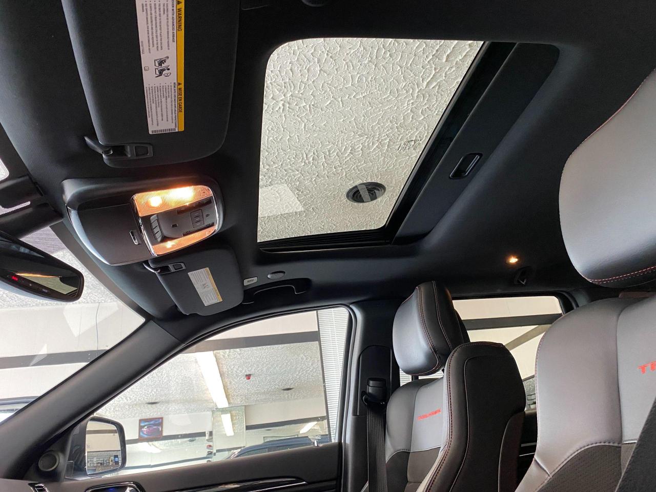 2020 Jeep Grand Cherokee Trailhawk 4x4 5.7L V8+VentedSeats+Roof+CLEANCARFAX - Photo #12