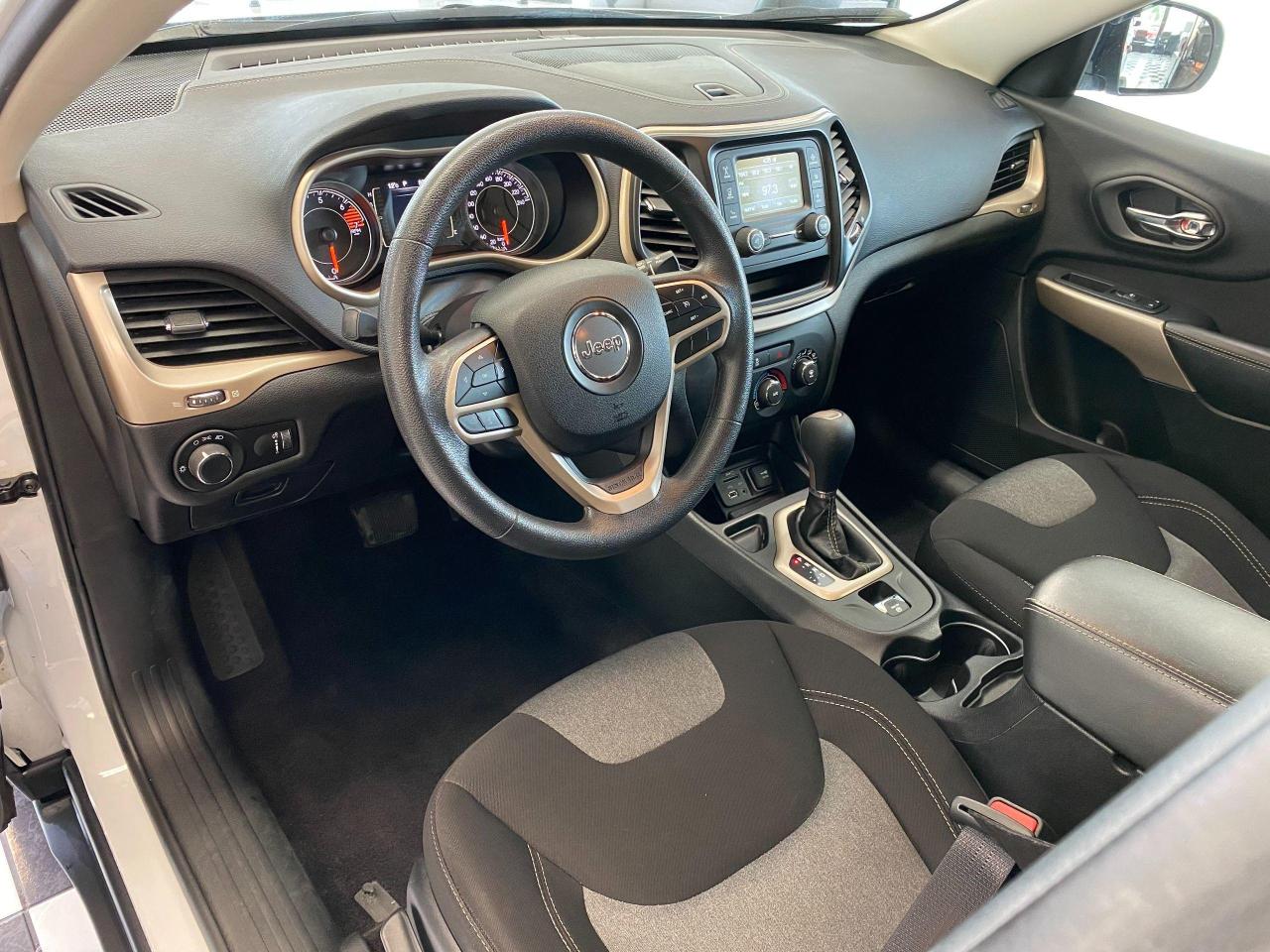 2018 Jeep Cherokee Sport+Camera+Bluetooth+New Tires+CLEAN CARFAX - Photo #16