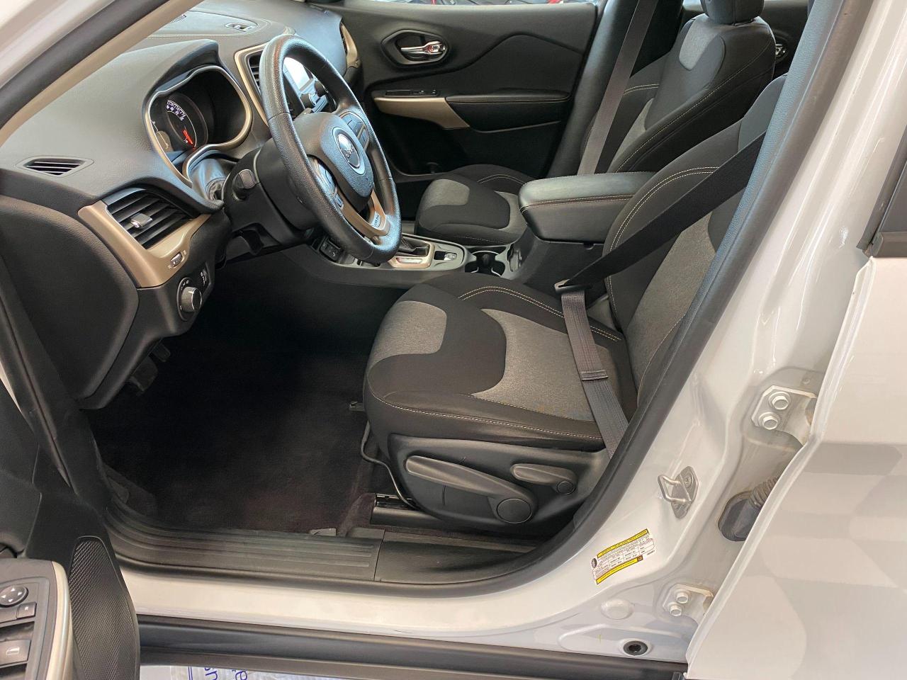 2018 Jeep Cherokee Sport+Camera+Bluetooth+New Tires+CLEAN CARFAX - Photo #17