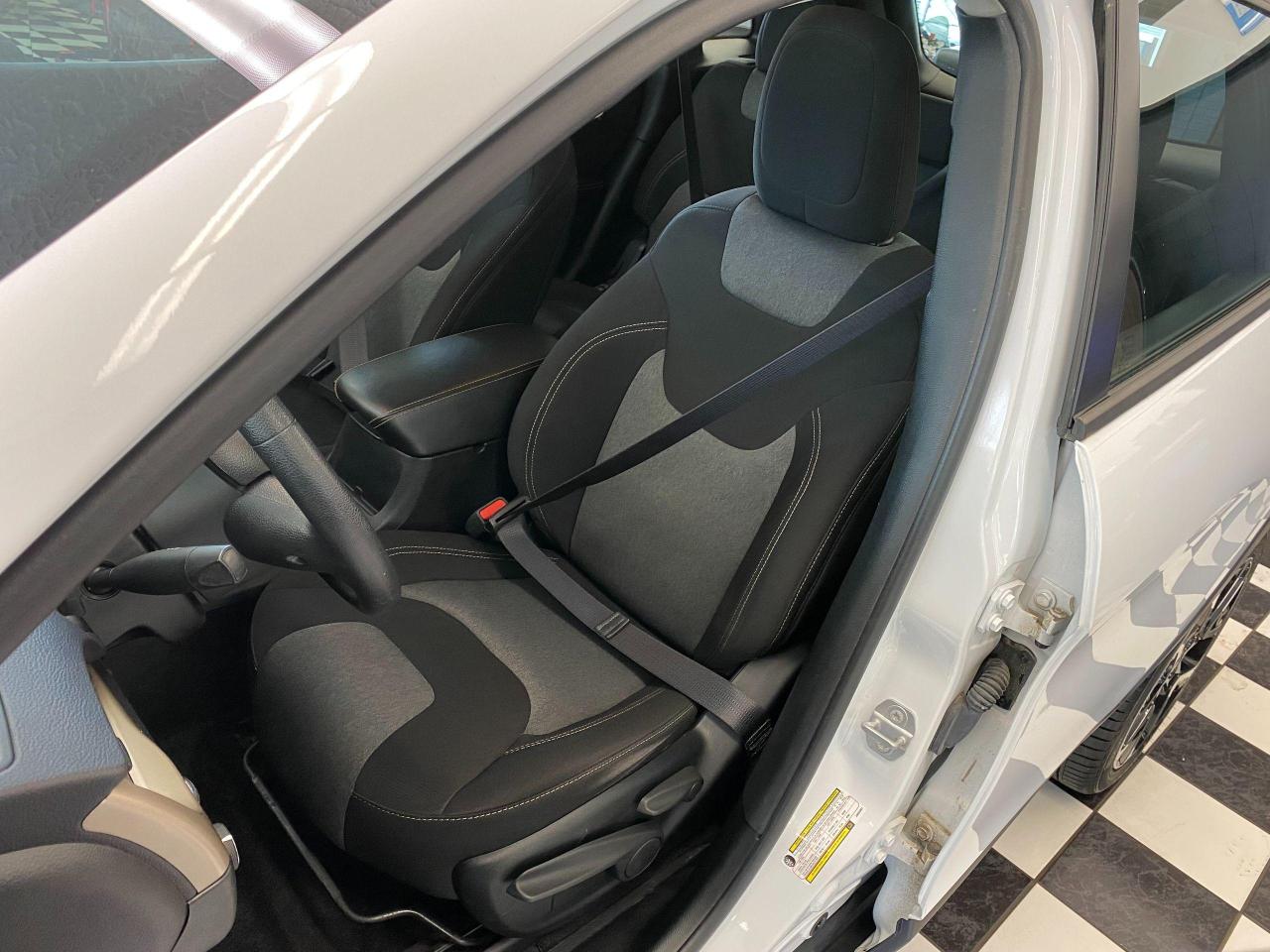 2018 Jeep Cherokee Sport+Camera+Bluetooth+New Tires+CLEAN CARFAX - Photo #18