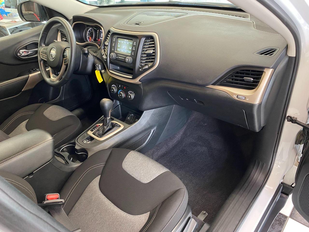 2018 Jeep Cherokee Sport+Camera+Bluetooth+New Tires+CLEAN CARFAX - Photo #19