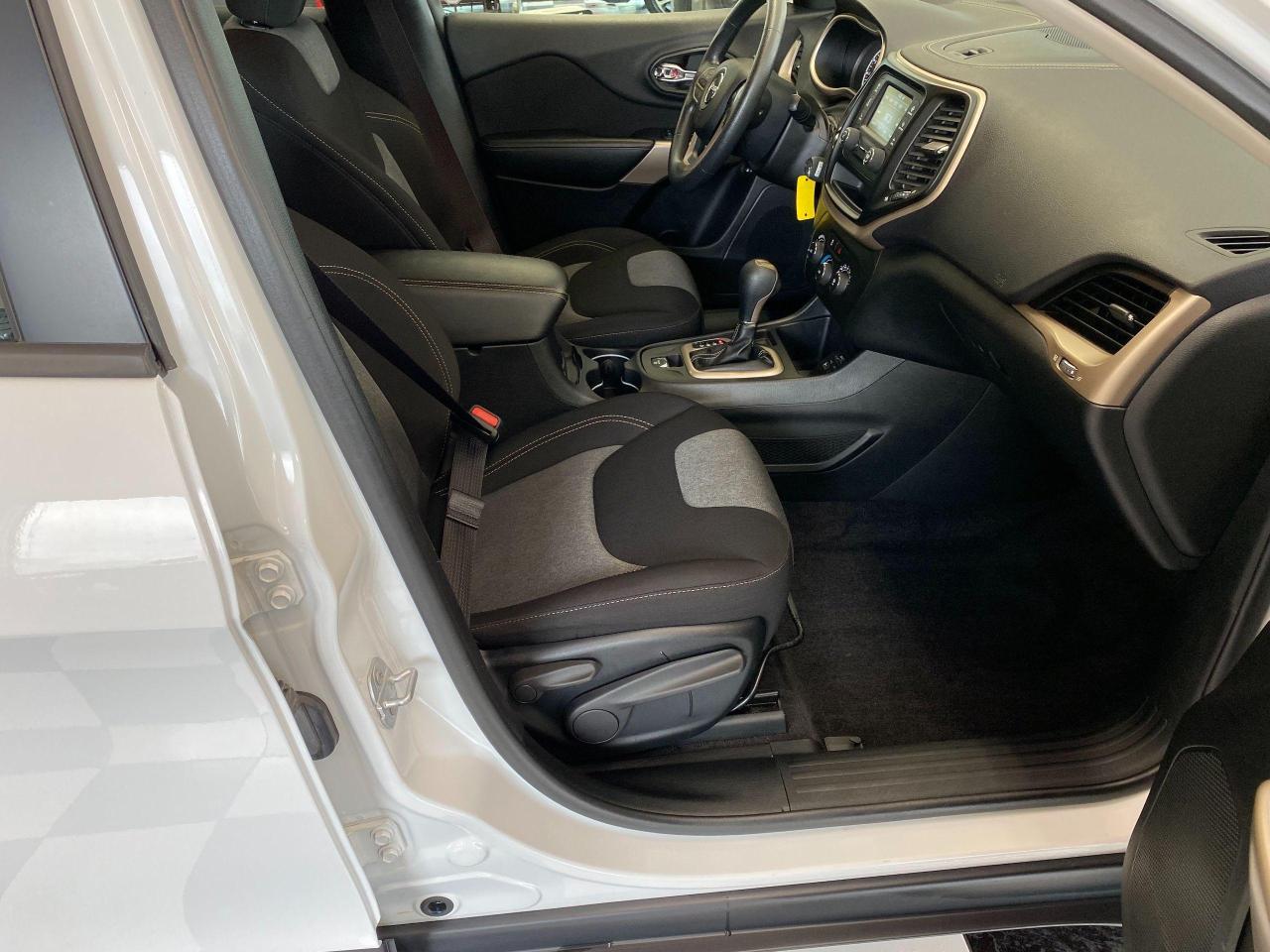 2018 Jeep Cherokee Sport+Camera+Bluetooth+New Tires+CLEAN CARFAX - Photo #20