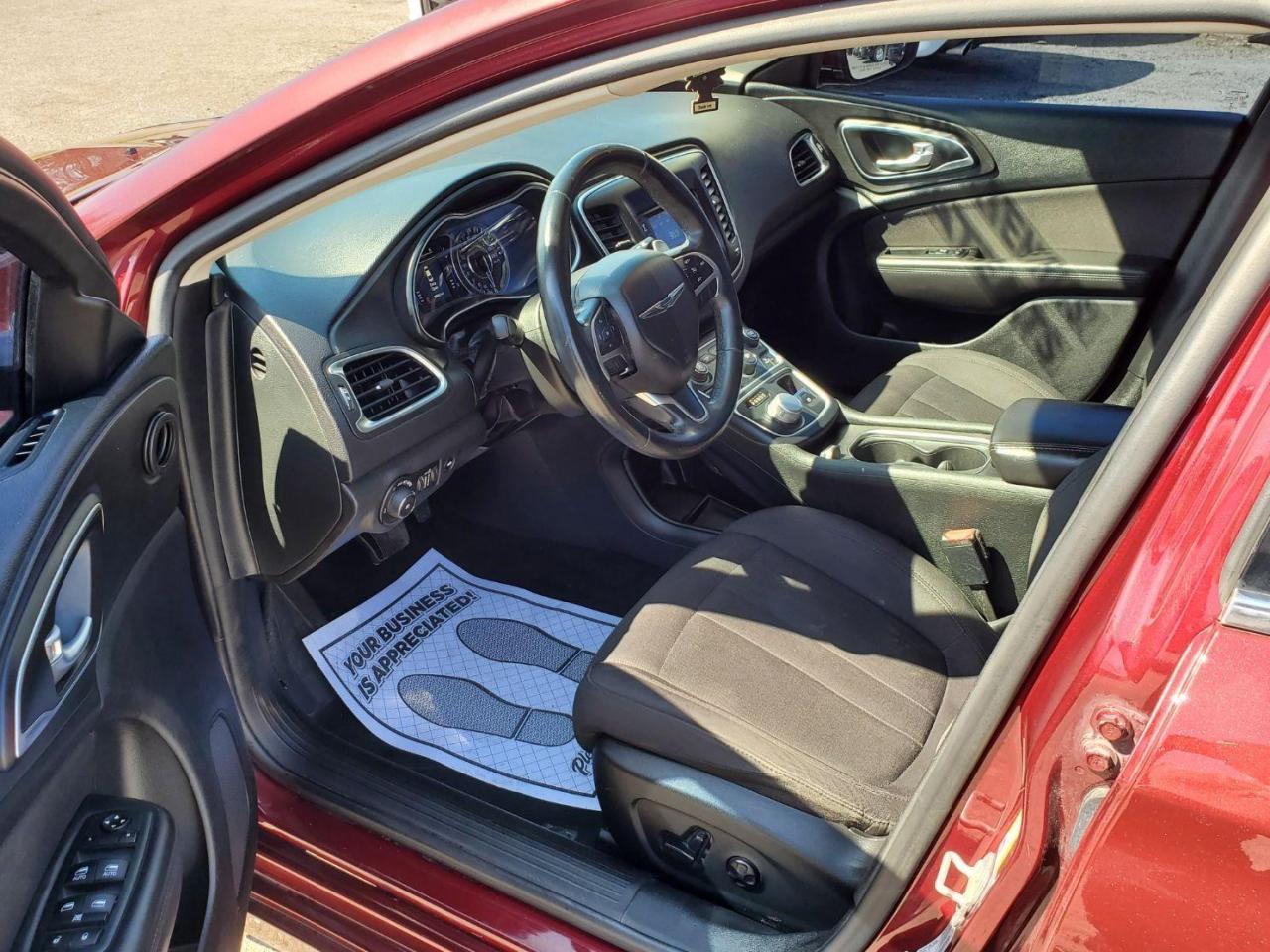 2015 Chrysler 200 Limited Photo