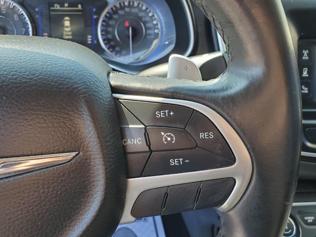 2015 Chrysler 200 Limited Photo