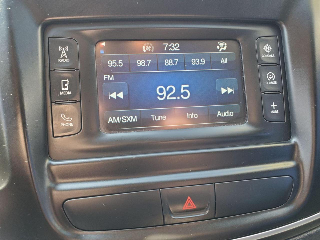 2015 Chrysler 200 Limited Photo