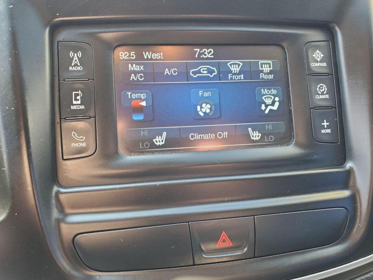 2015 Chrysler 200 Limited Photo