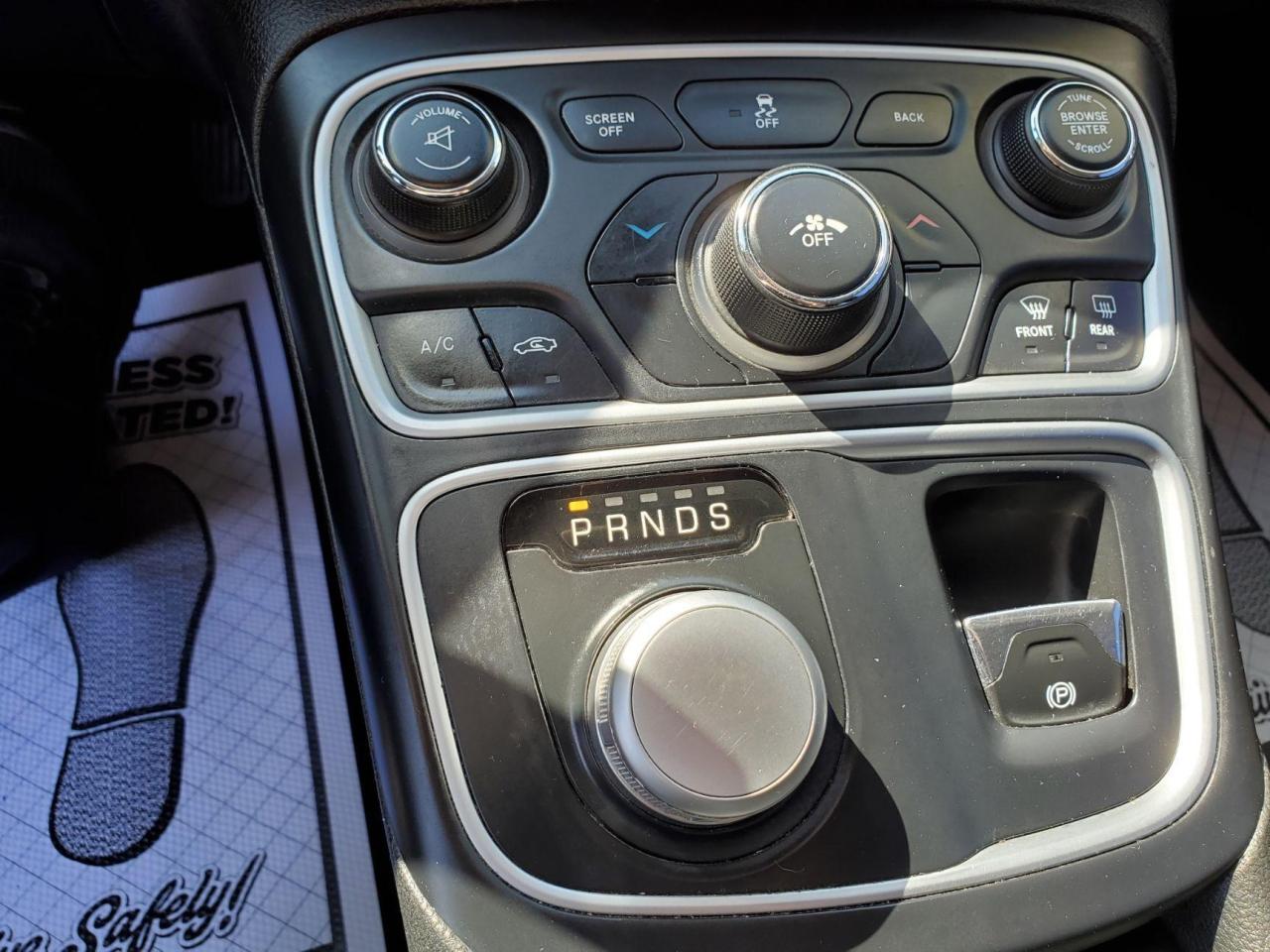 2015 Chrysler 200 Limited Photo