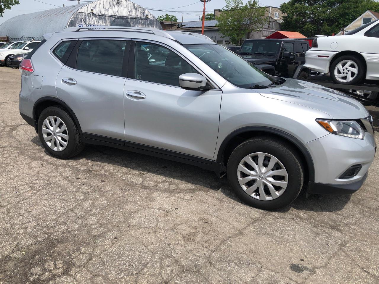 2016 Nissan Rogue S Photo3