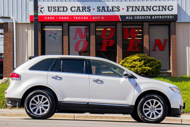 2011 Lincoln MKX AWD | Leather | Reverse Cam | Alloys | Tinted ++ Photo1