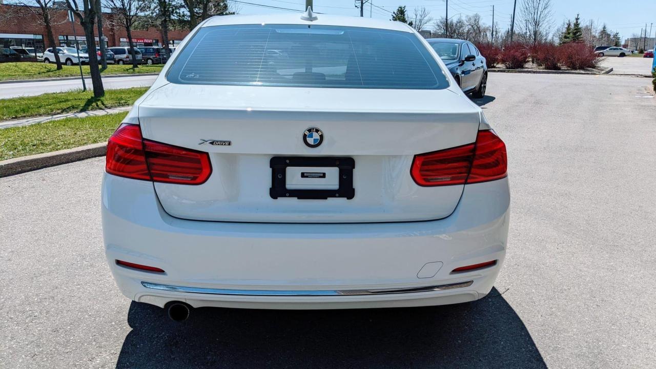2017 BMW 3 Series 320i xDrive Photo4