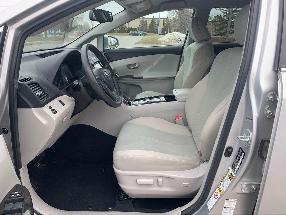 2013 Toyota Venza LE - Photo #12