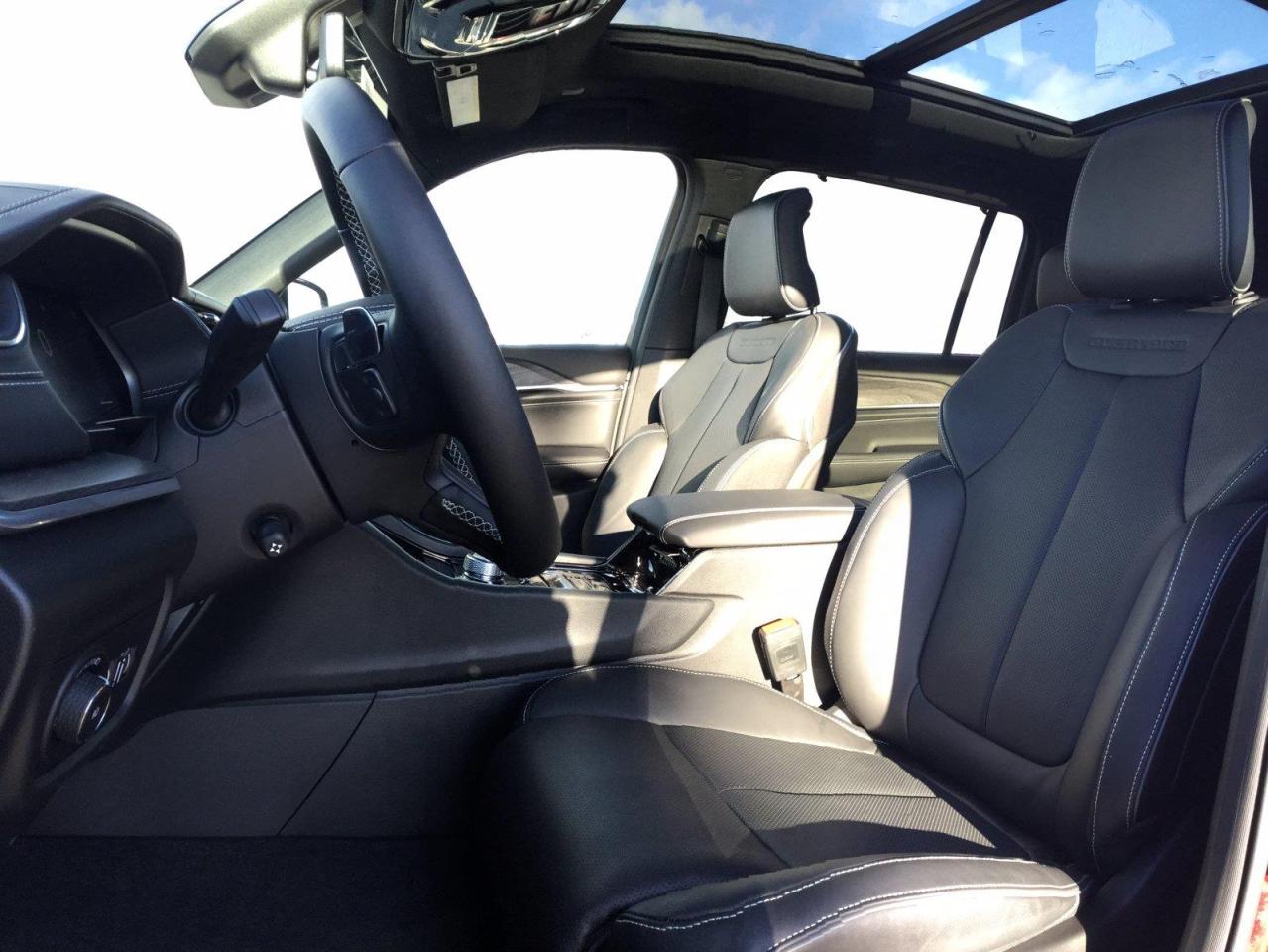 2021 Jeep Grand Cherokee L Overland Photo4