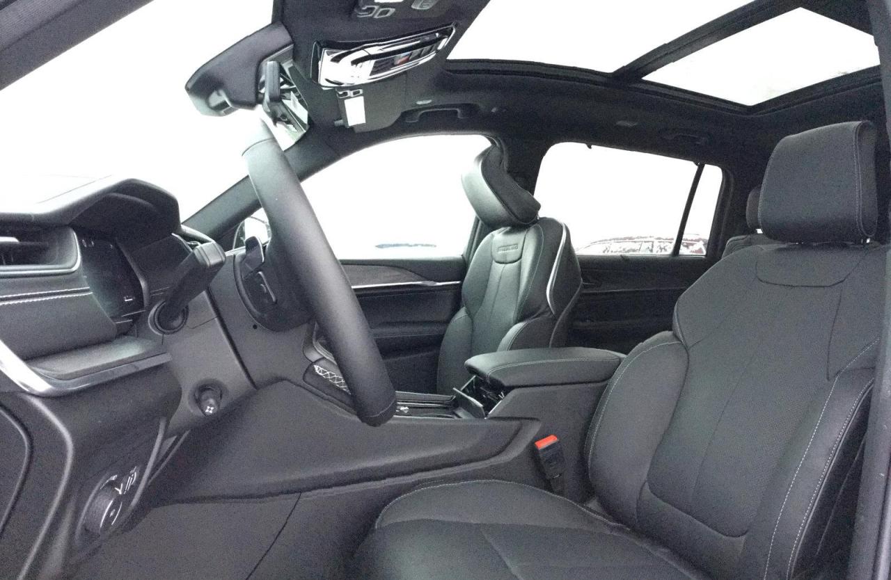 2022 Jeep Grand Cherokee L Overland Photo4