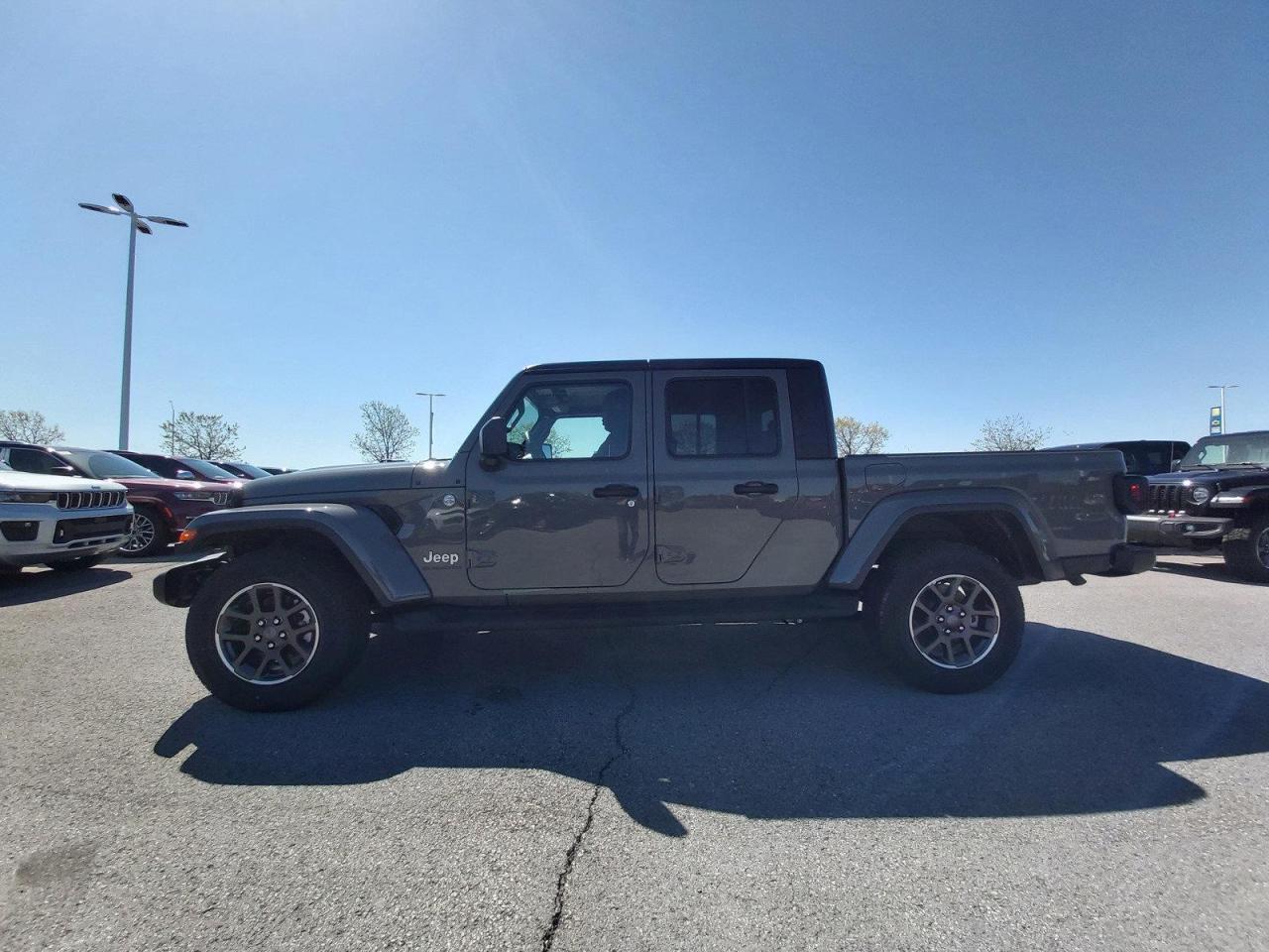 2022 Jeep Gladiator Overland Photo3