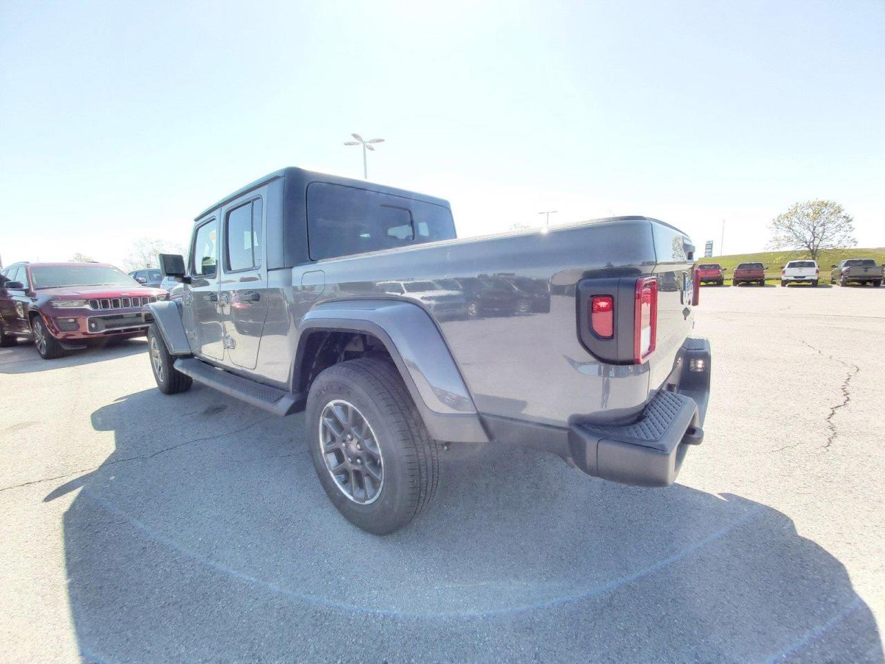 2022 Jeep Gladiator Overland Photo4