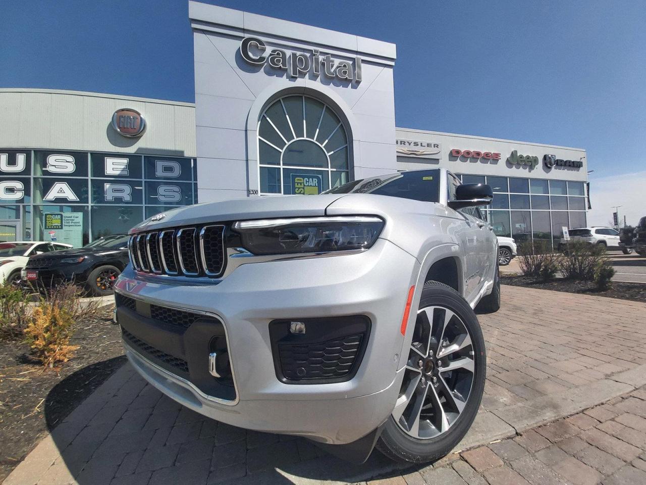 2022 Jeep Grand Cherokee L Overland Photo2