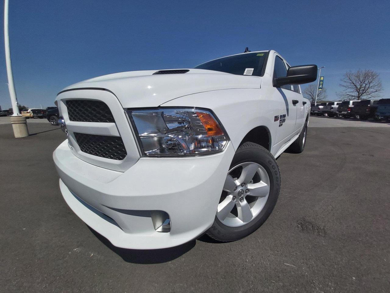 2022 RAM 1500 Classic TRADESMAN Photo2