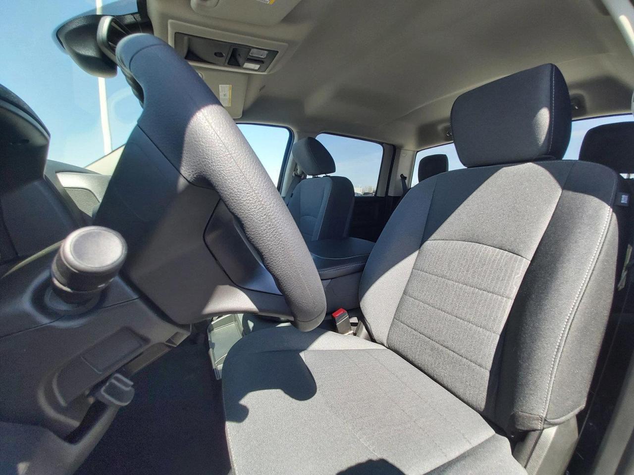 2022 RAM 1500 Classic TRADESMAN Photo4