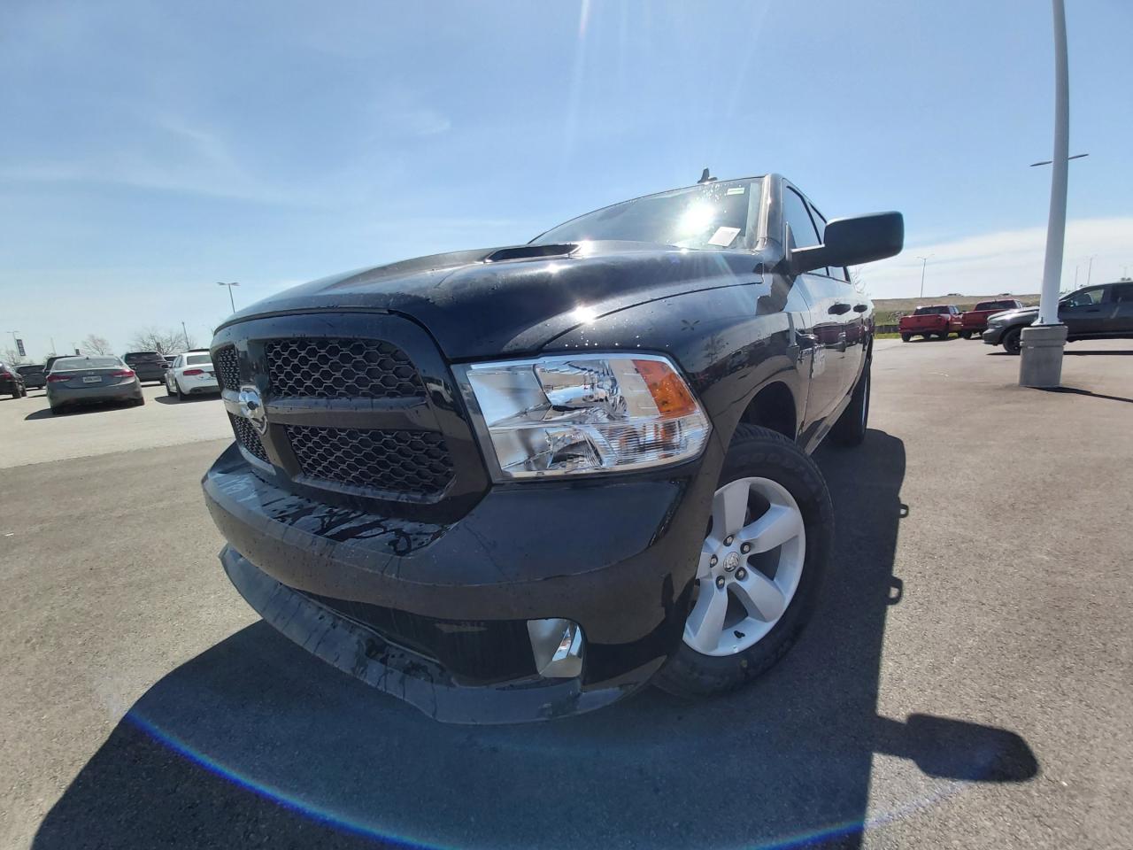 2022 RAM 1500 Classic TRADESMAN Photo2