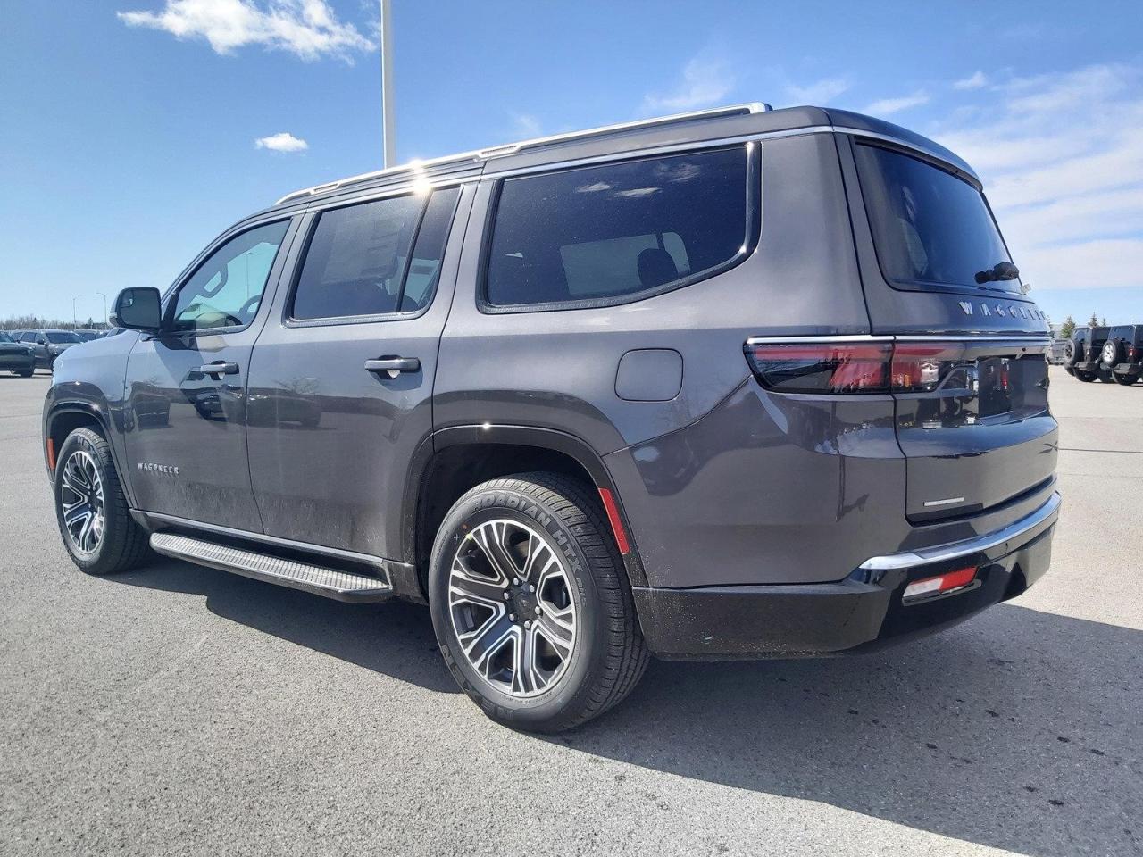 2022 Jeep Wagoneer Series III Photo4