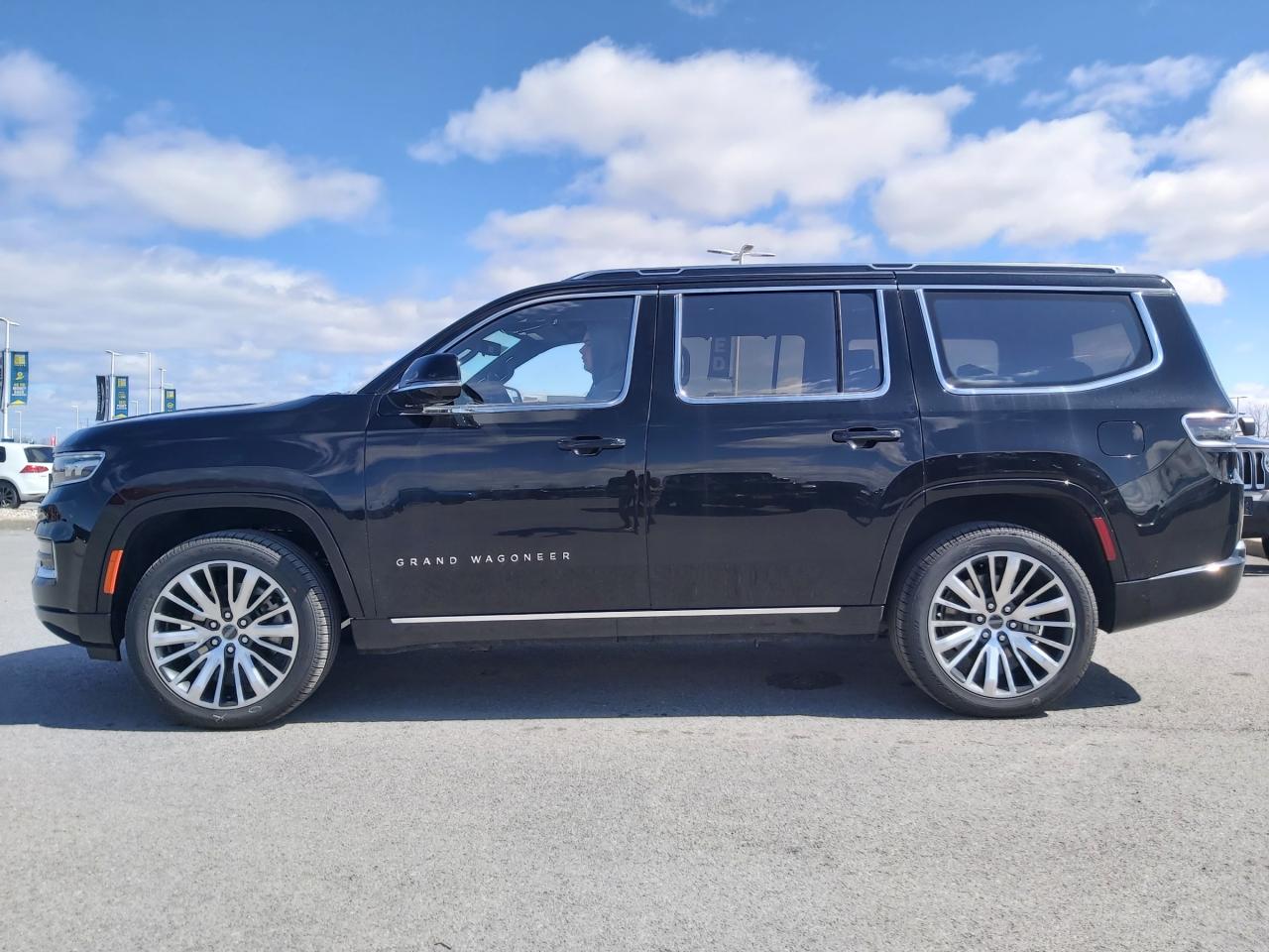 2022 Jeep Grand Wagoneer Series III Photo3