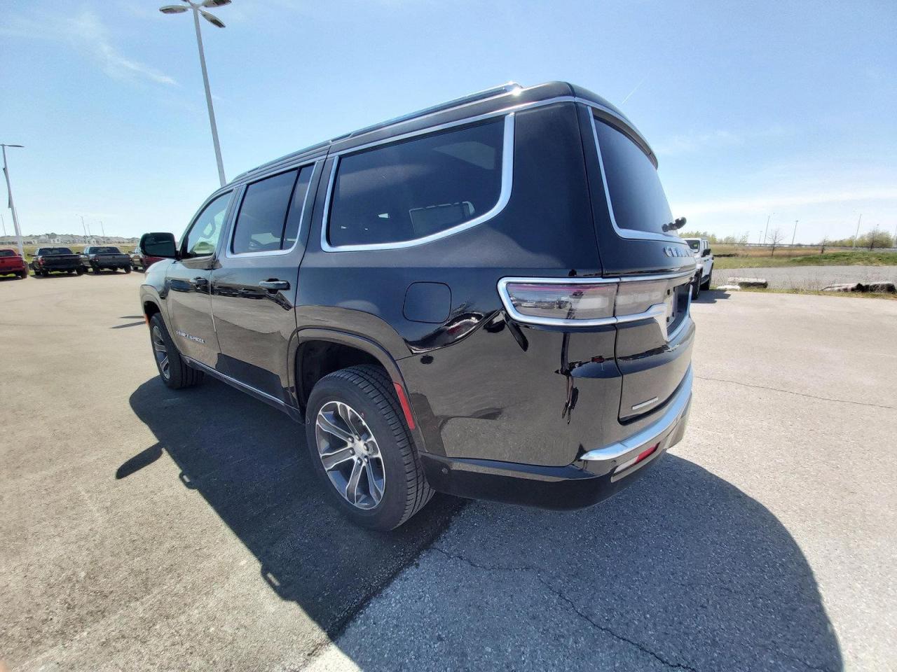 2022 Jeep Grand Wagoneer Series I Photo4