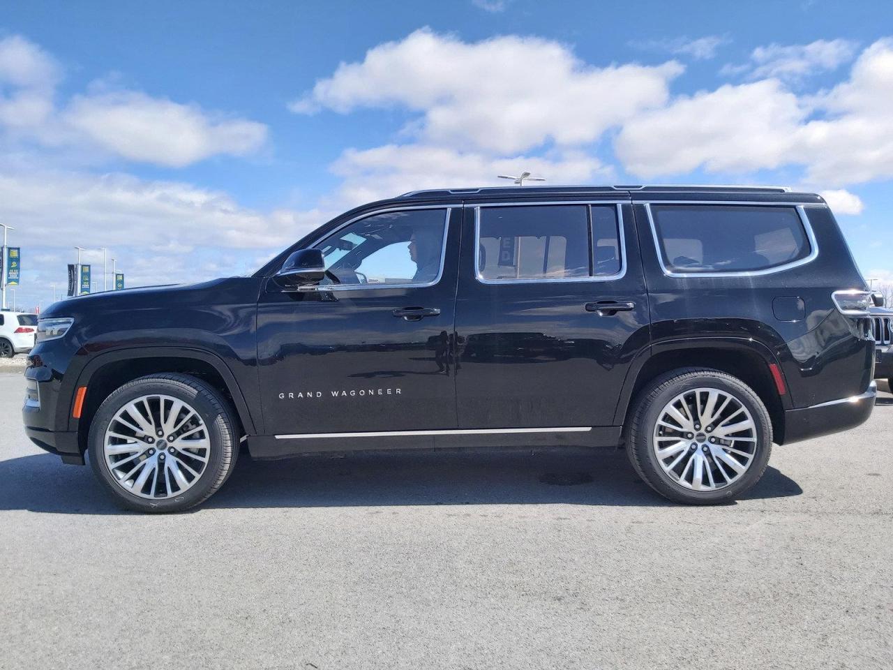 2022 Jeep Grand Wagoneer Series III Photo3