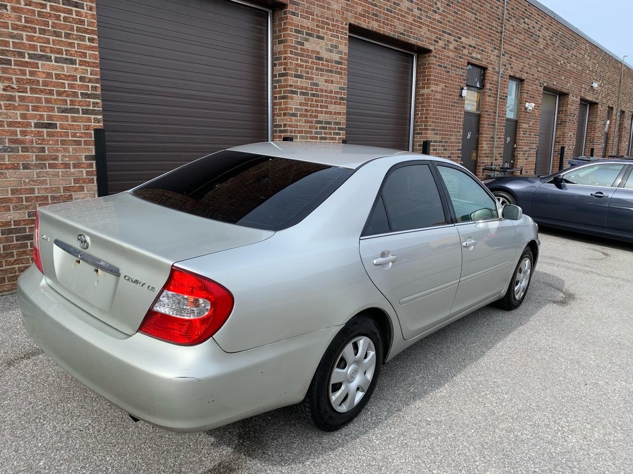 2004 Toyota Camry LE - 4 CYLINDER - FULLY EQUIPPED - Photo #3