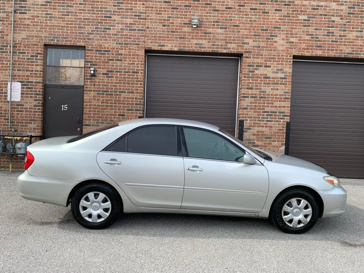 2004 Toyota Camry LE - 4 CYLINDER - FULLY EQUIPPED - Photo #2