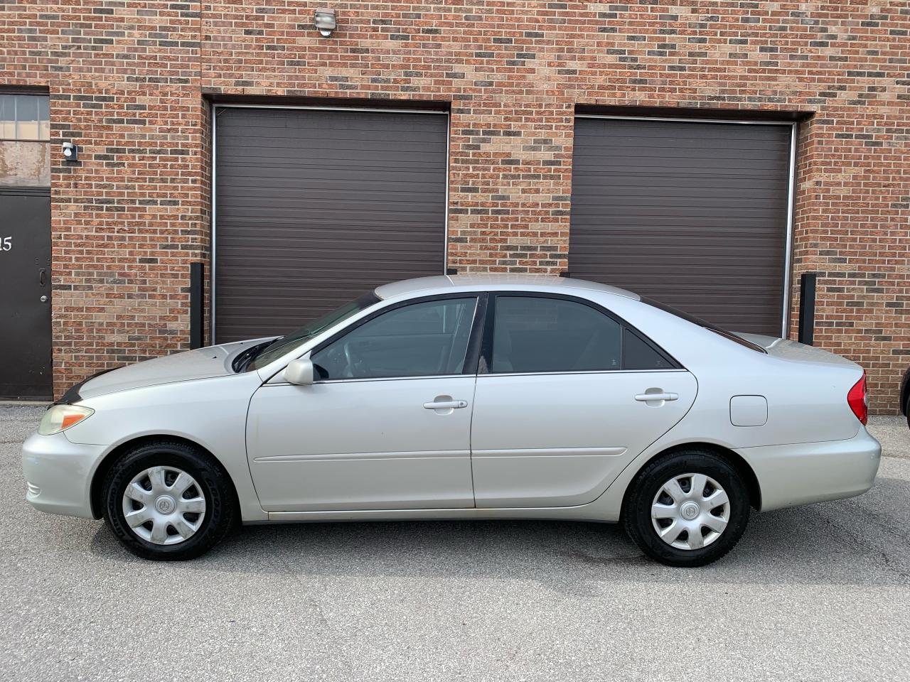 2004 Toyota Camry LE - 4 CYLINDER - FULLY EQUIPPED - Photo #5