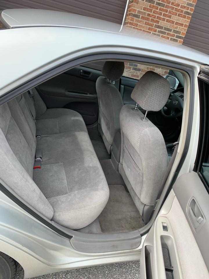 2004 Toyota Camry LE - 4 CYLINDER - FULLY EQUIPPED - Photo #9