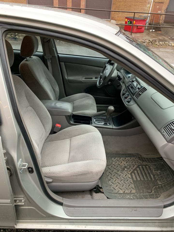 2004 Toyota Camry LE - 4 CYLINDER - FULLY EQUIPPED - Photo #11
