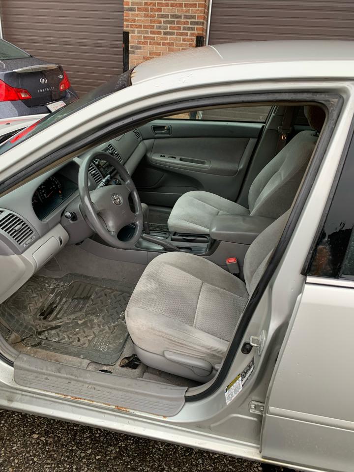 2004 Toyota Camry LE - 4 CYLINDER - FULLY EQUIPPED - Photo #12